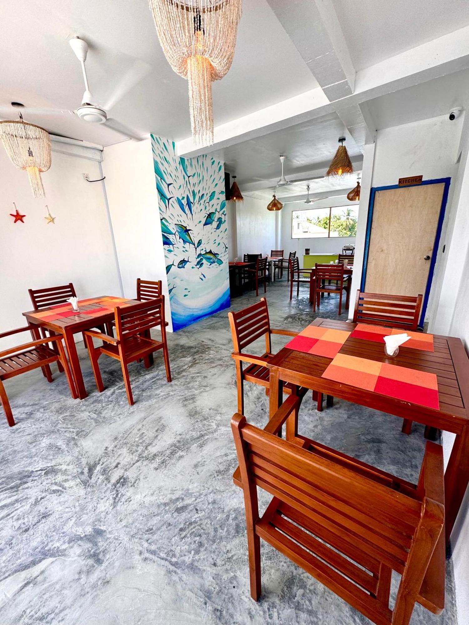 Sands Garden Hotel Thoddoo Exterior photo