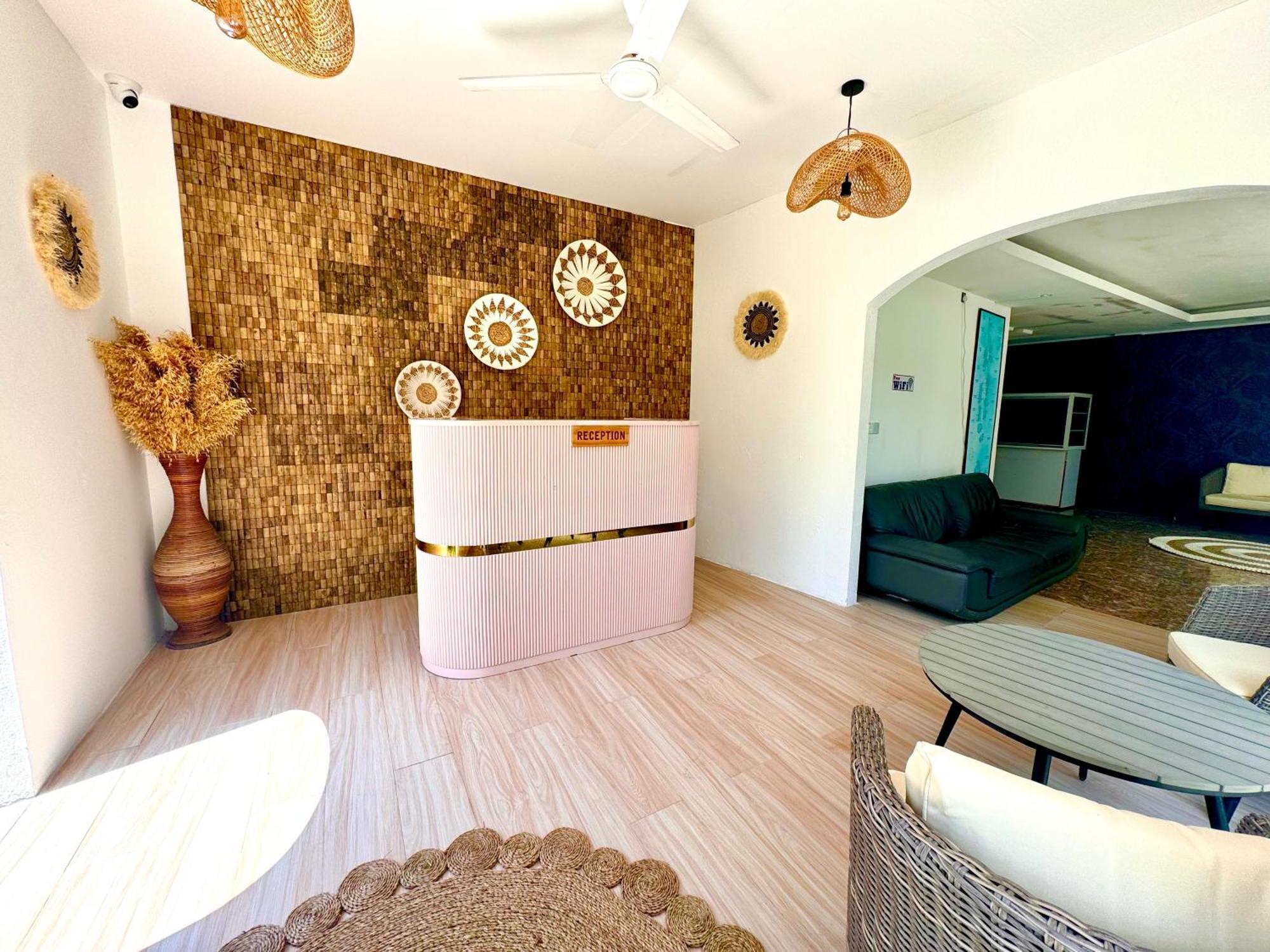 Sands Garden Hotel Thoddoo Exterior photo