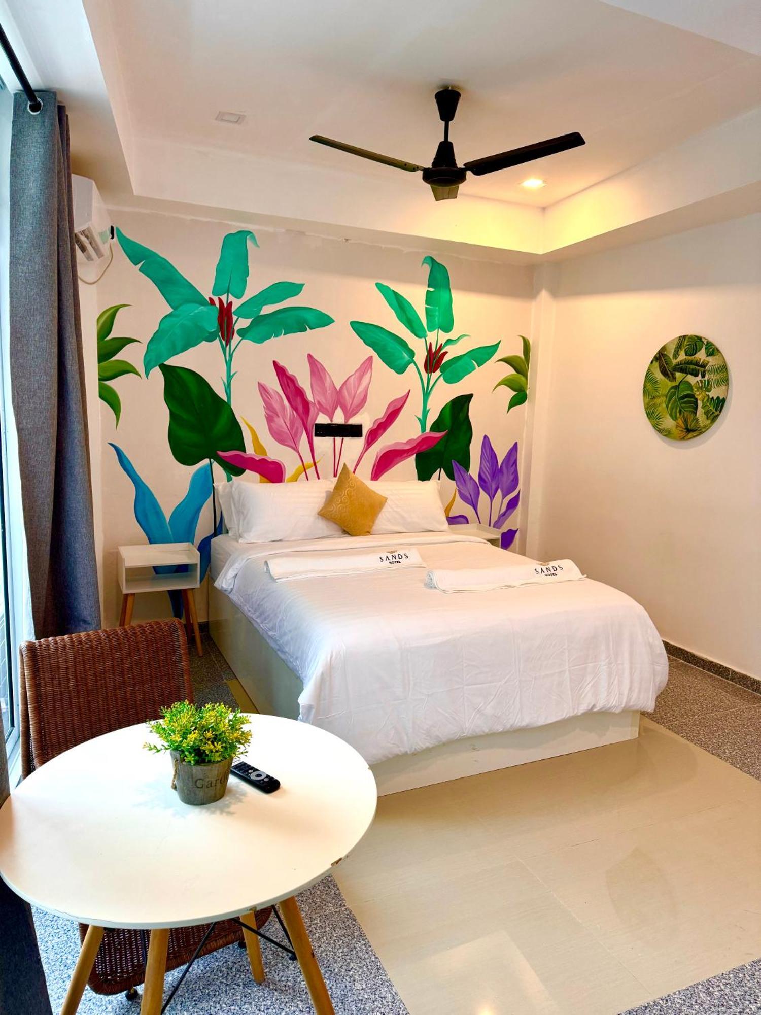 Sands Garden Hotel Thoddoo Exterior photo