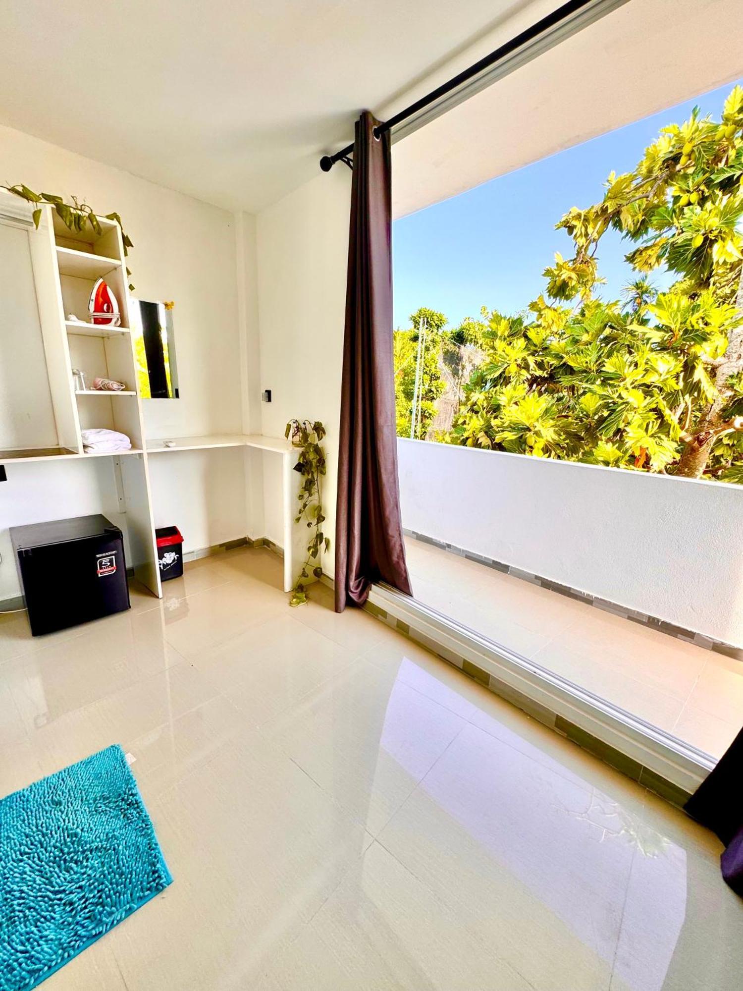 Sands Garden Hotel Thoddoo Exterior photo