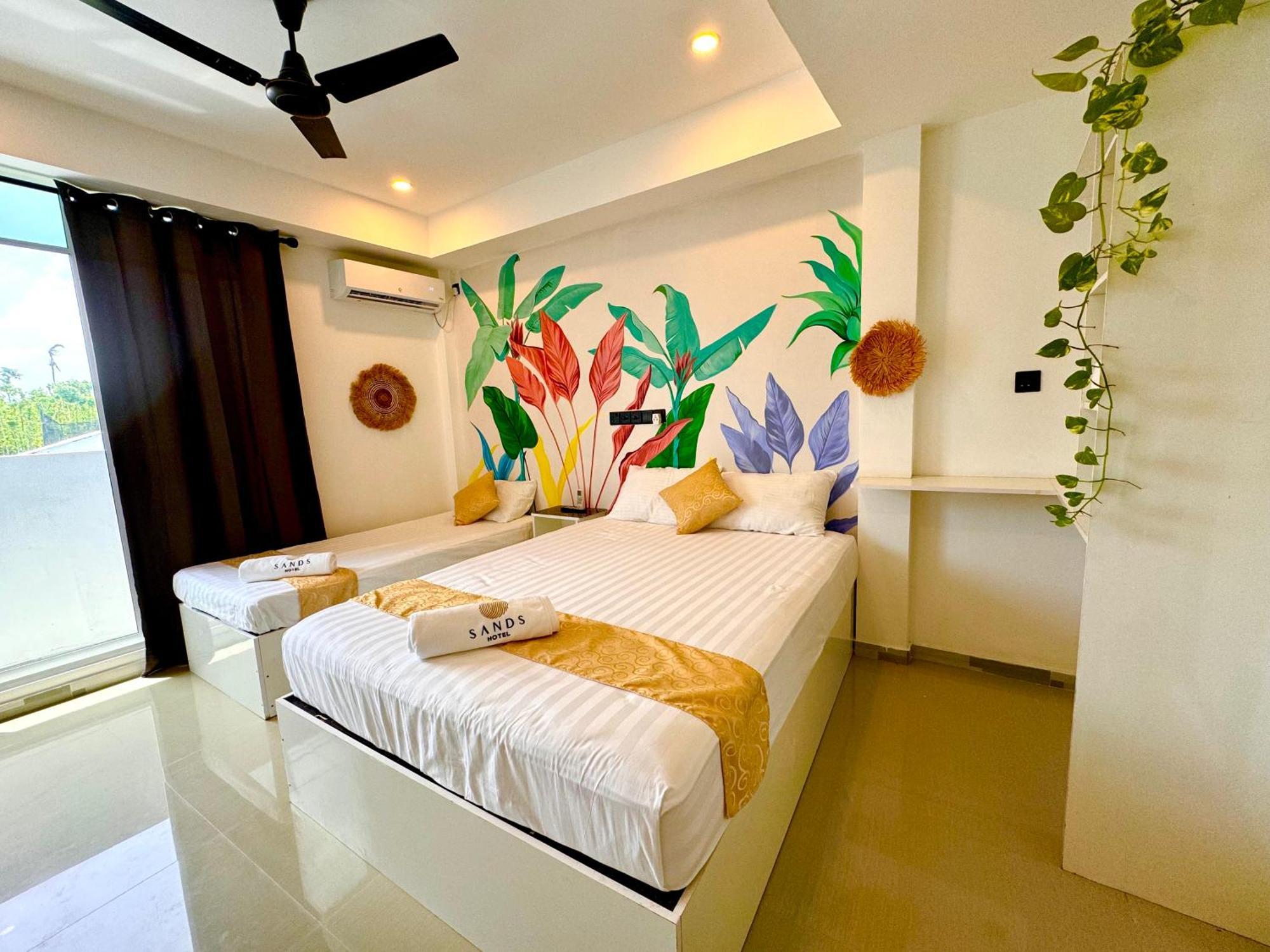 Sands Garden Hotel Thoddoo Exterior photo