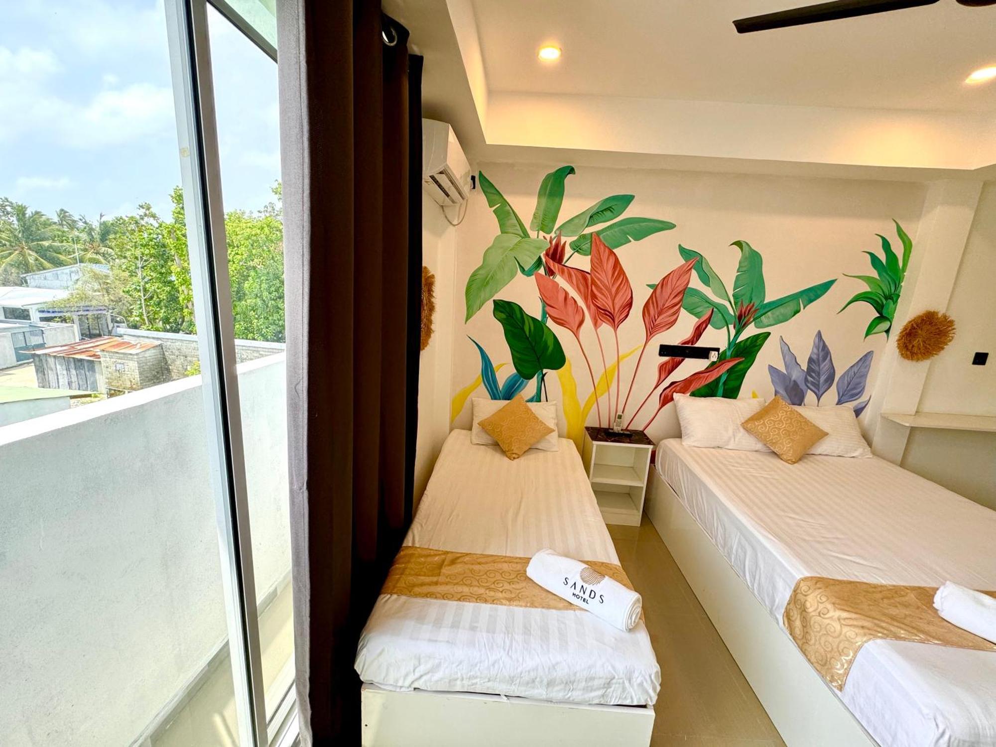 Sands Garden Hotel Thoddoo Exterior photo