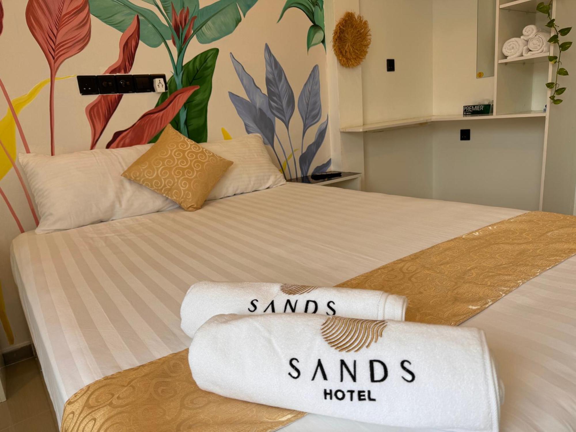 Sands Garden Hotel Thoddoo Exterior photo